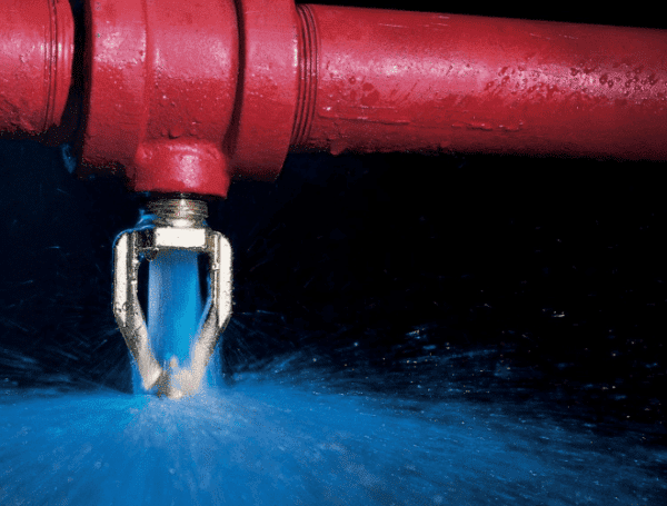 Diferença entre teste hidrostático e teste de estanqueidade em sprinklers